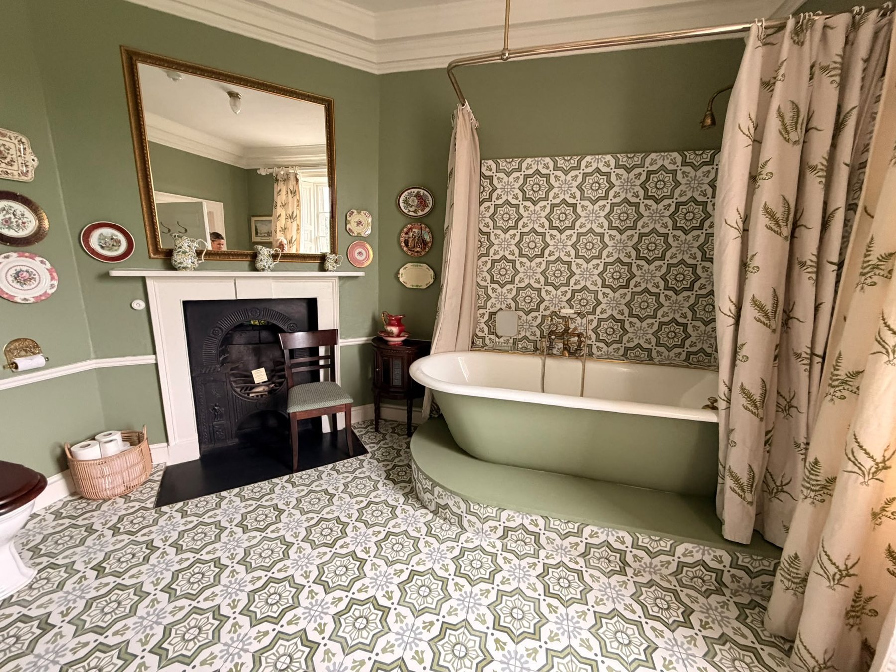 A bathroom at Mountainstown